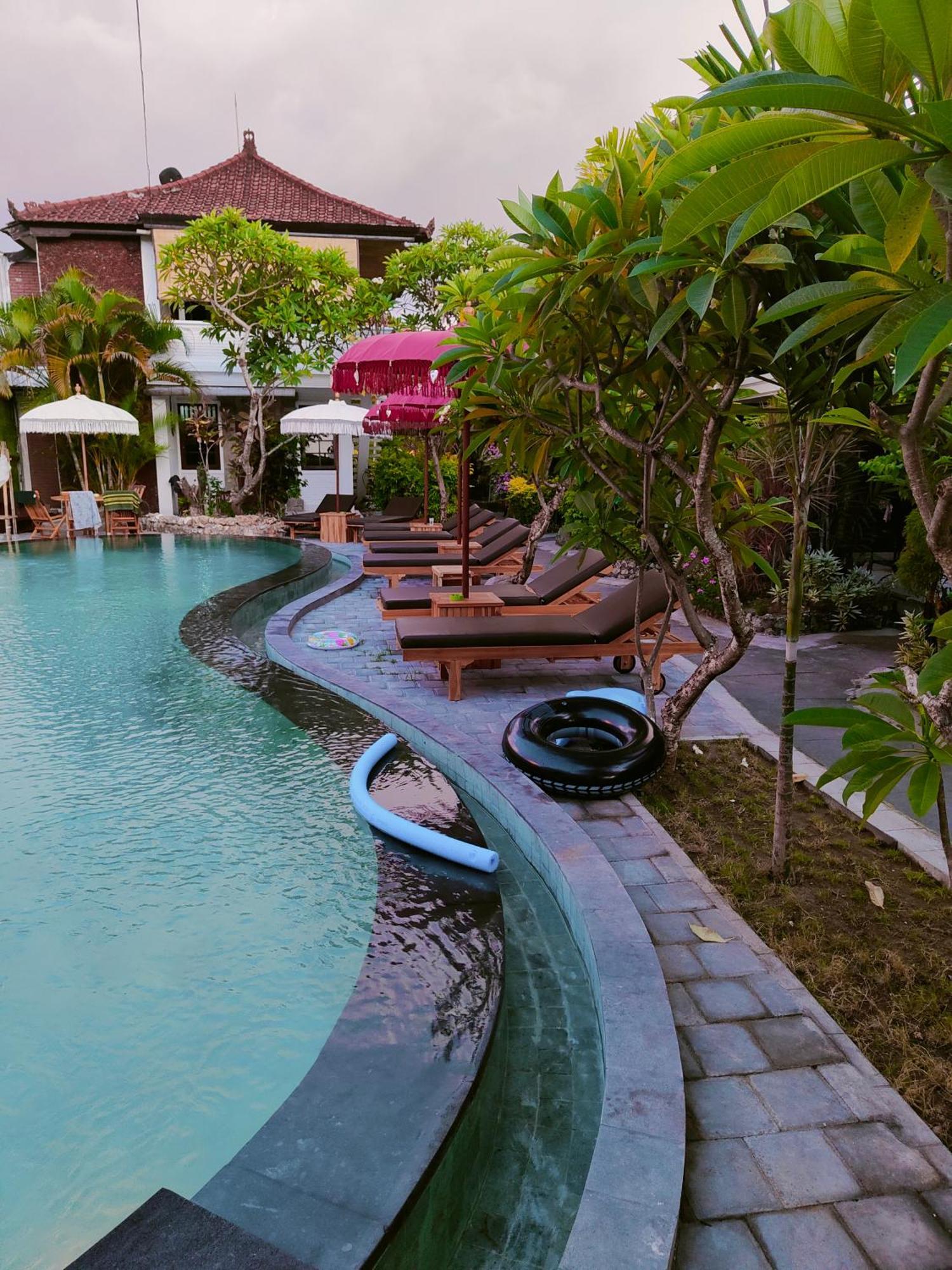 Berlian Inn Kuta Beach エクステリア 写真