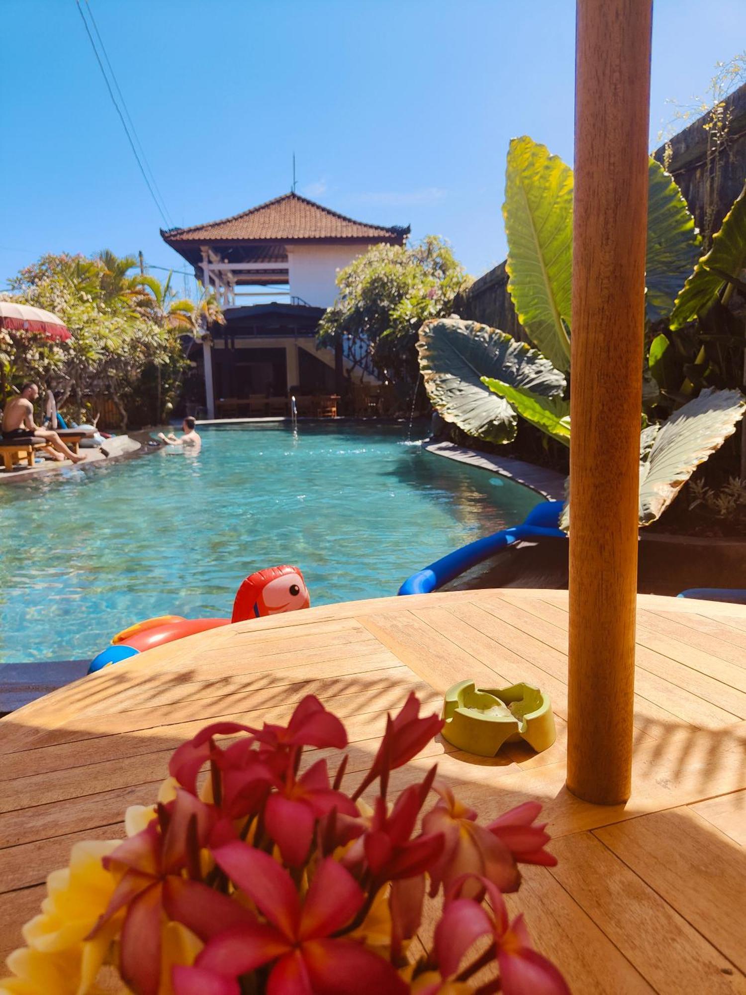 Berlian Inn Kuta Beach エクステリア 写真
